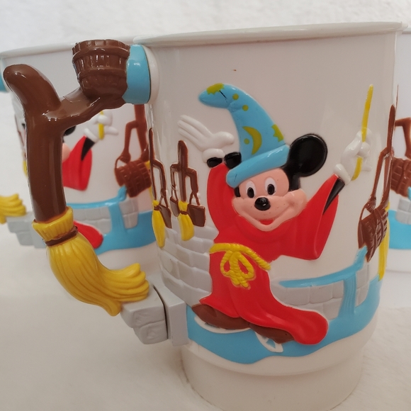 Vintage Disney-on-Ice Souvenir Mugs. Set of 3. - Picture 2 of 9